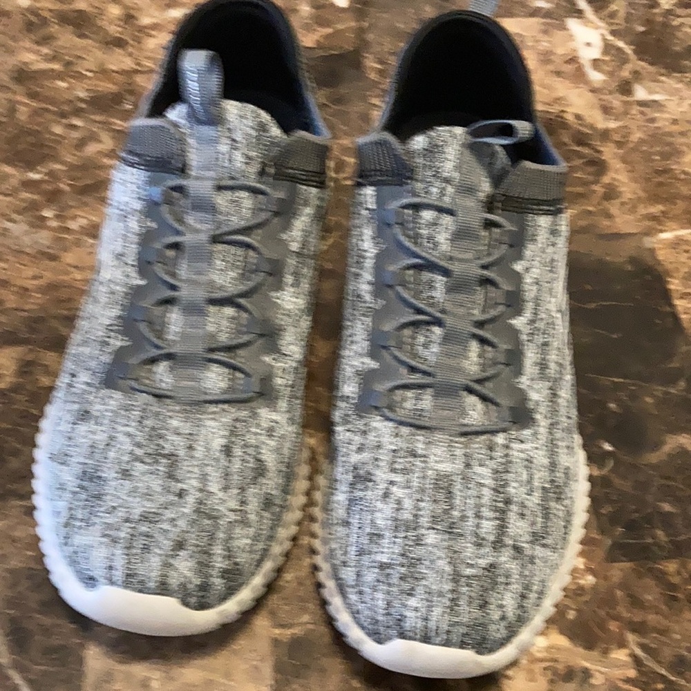 Men’s sketchers lightweight sneakers. Marled look